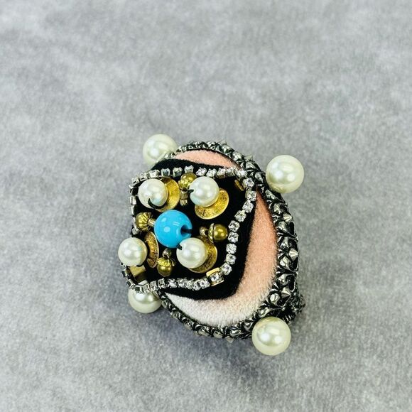 GUCCI Velvet & Faux Pearl Double Finger Cocktail Ring - Picture 4 of 11